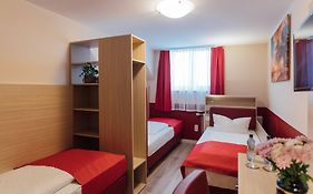 Hotel Hamburger Perle By Uniqstay